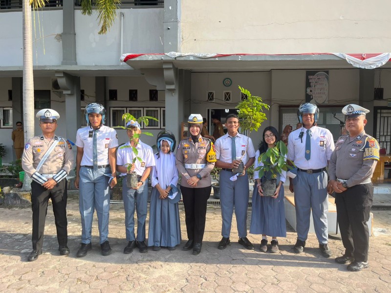 Satlantas Polres Kampar Jalin Sinergi dengan SMA N 1 Bangkinang, Kampanyekan Keselamatan Berkendara dan Peduli Lingkungan
